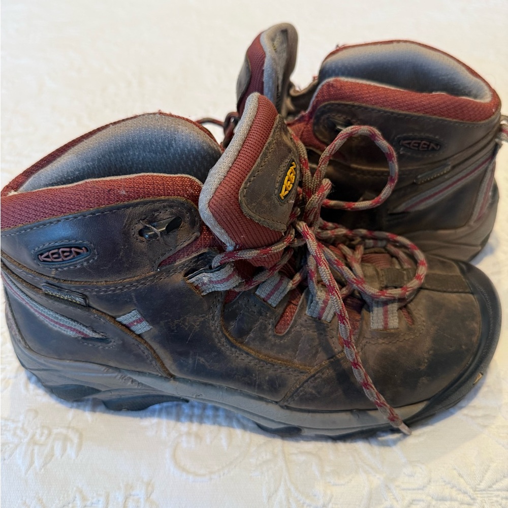 KEEN Dark Brown Leather Hiking Boots Size 7.5